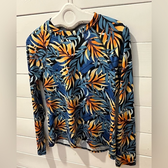 THE AMERICAN OUTDOORSMAN Women’s Rashguard -L - Picture 5 of 7